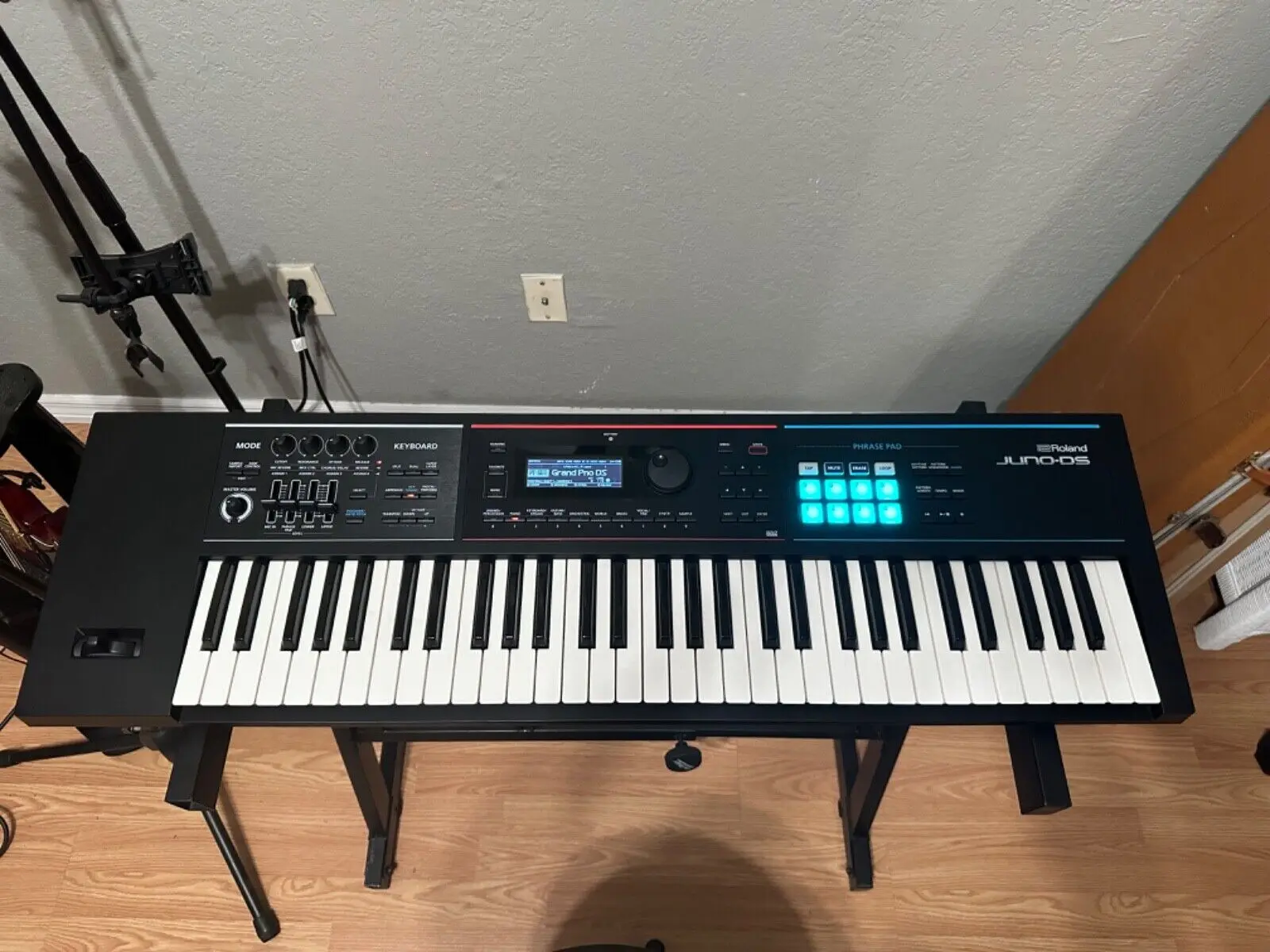 

NEW OFFER ON Roland JUNO-DS61 61-key Synthesizer