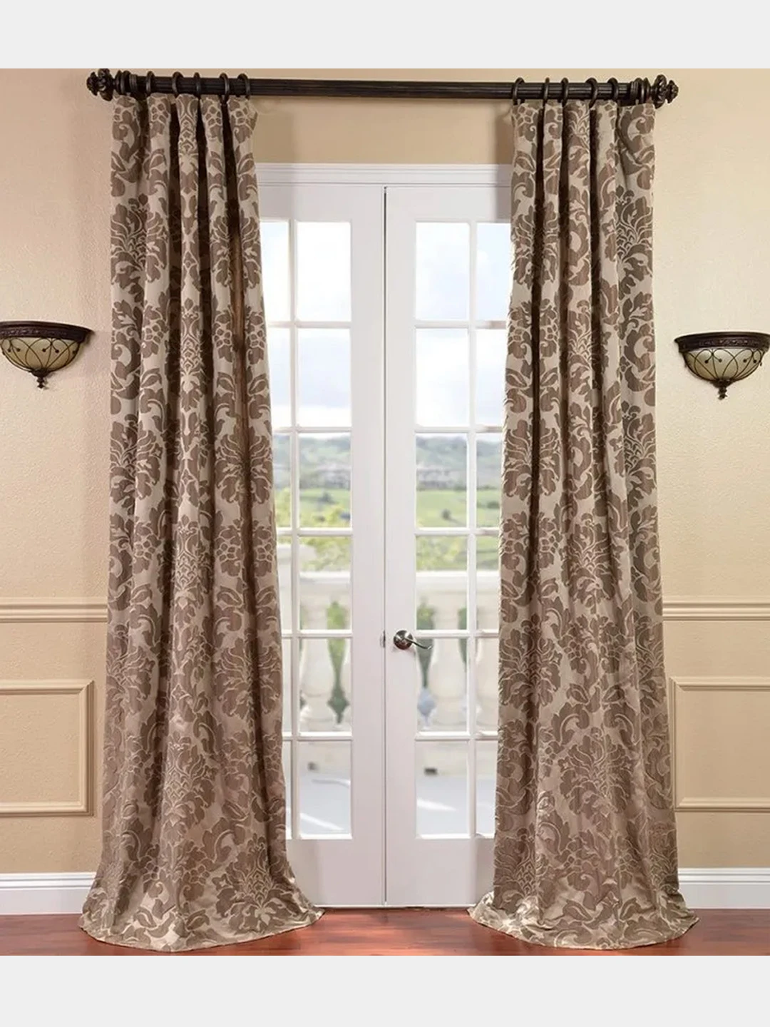 Шторы красно коричневые. Занавески в гостиную. Цветные шторы в интерьере гостиной. Портьеры в гостиную. Красивые шторы для гостиной.