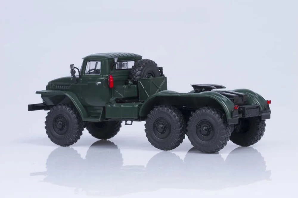 URALSKY TRUCK 375C K1 TOWNSHIP T. GREEN (USSR RUSSIAN) | УРАЛЬСКИЙ ГРУЗОВИК 375C-K1 СЕДЕЛЬНЫЙ ТЯГАЧ Т. ЗЕЛЁНЫЙ