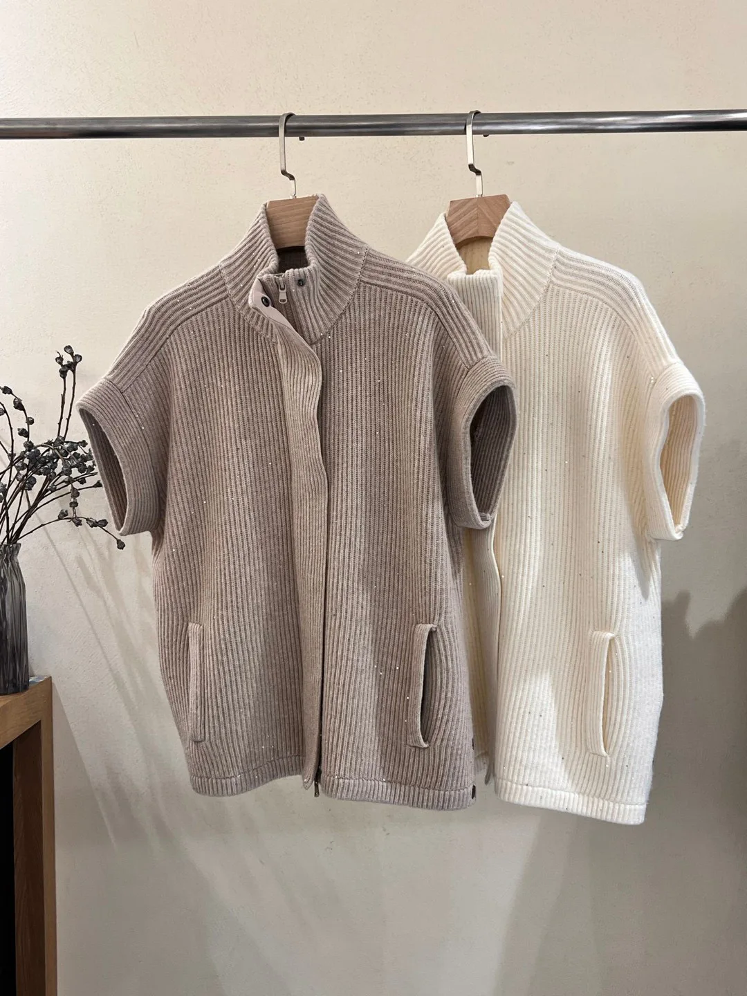 Женский вязаный кардиган на молнии