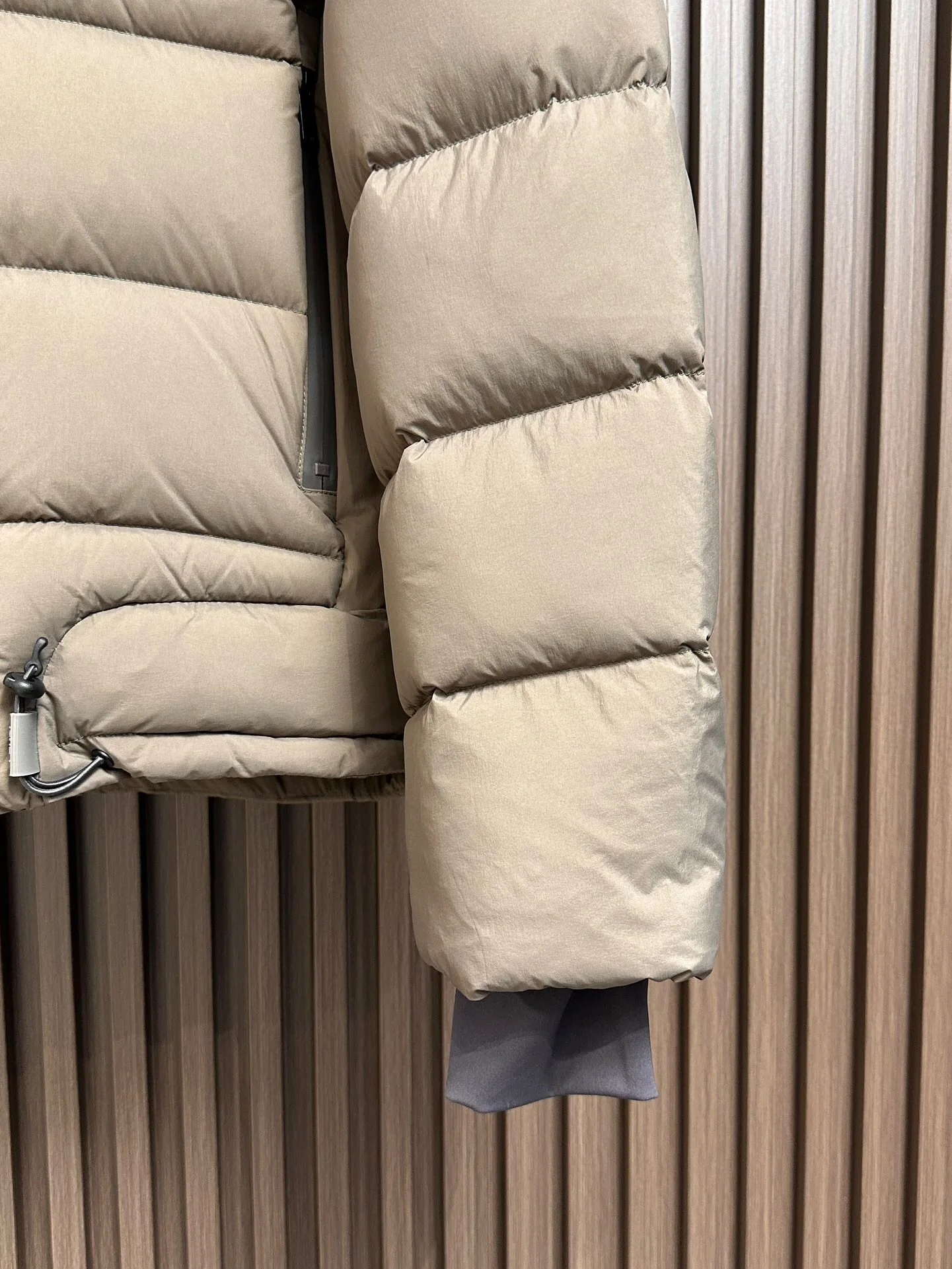 Короткий мужской пуховик в стиле Fendi