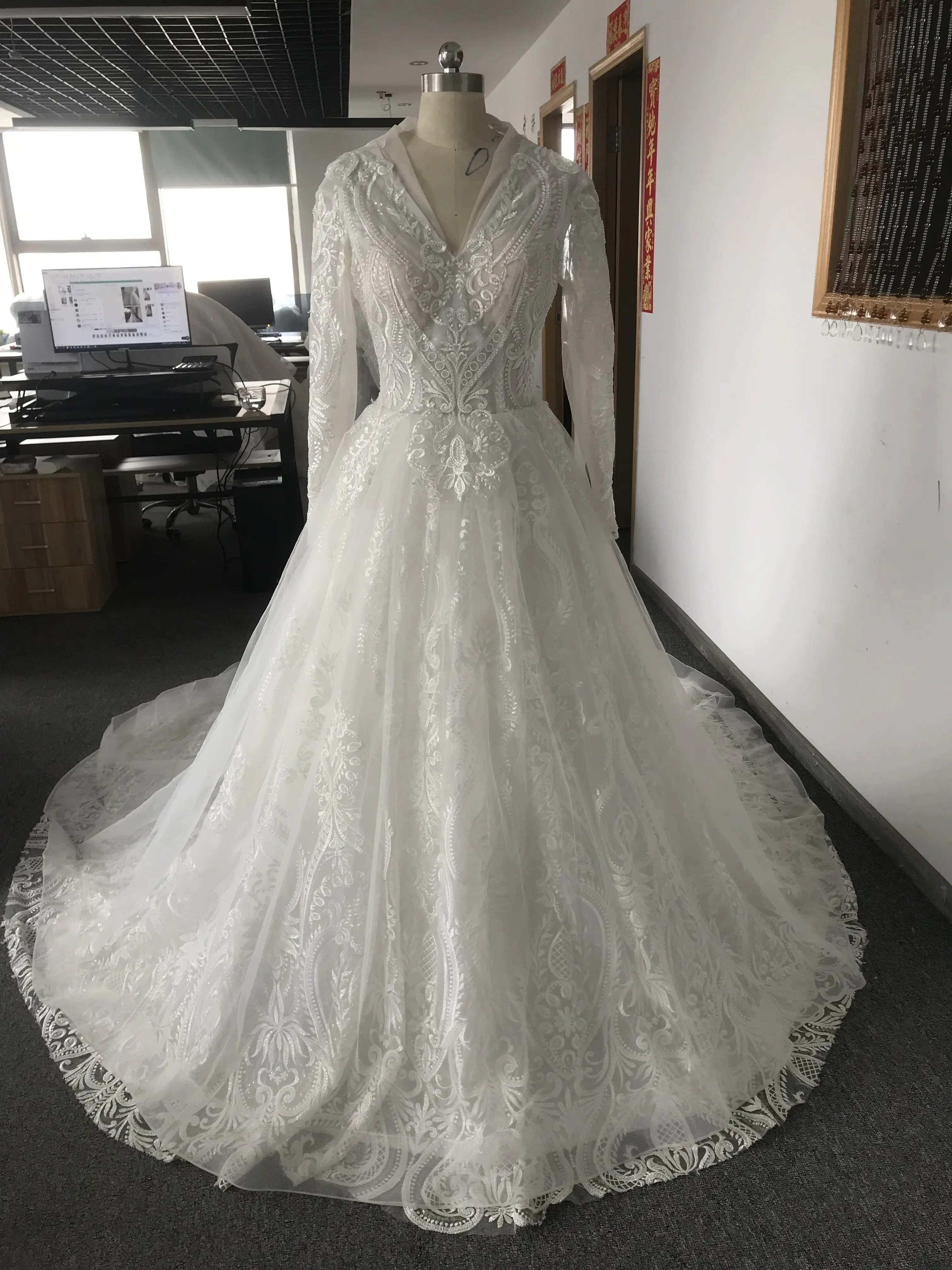 

CloverBridal Worthy High Quality Luxury Royal Train Long Sleeves Ivory Wedding Dresses Fast Shipping Discount A-line Gown MY008