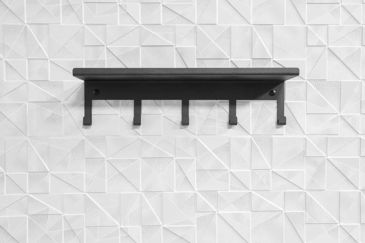 Полка с крючками (5 шт.) для ванной комнаты черная (сталь)