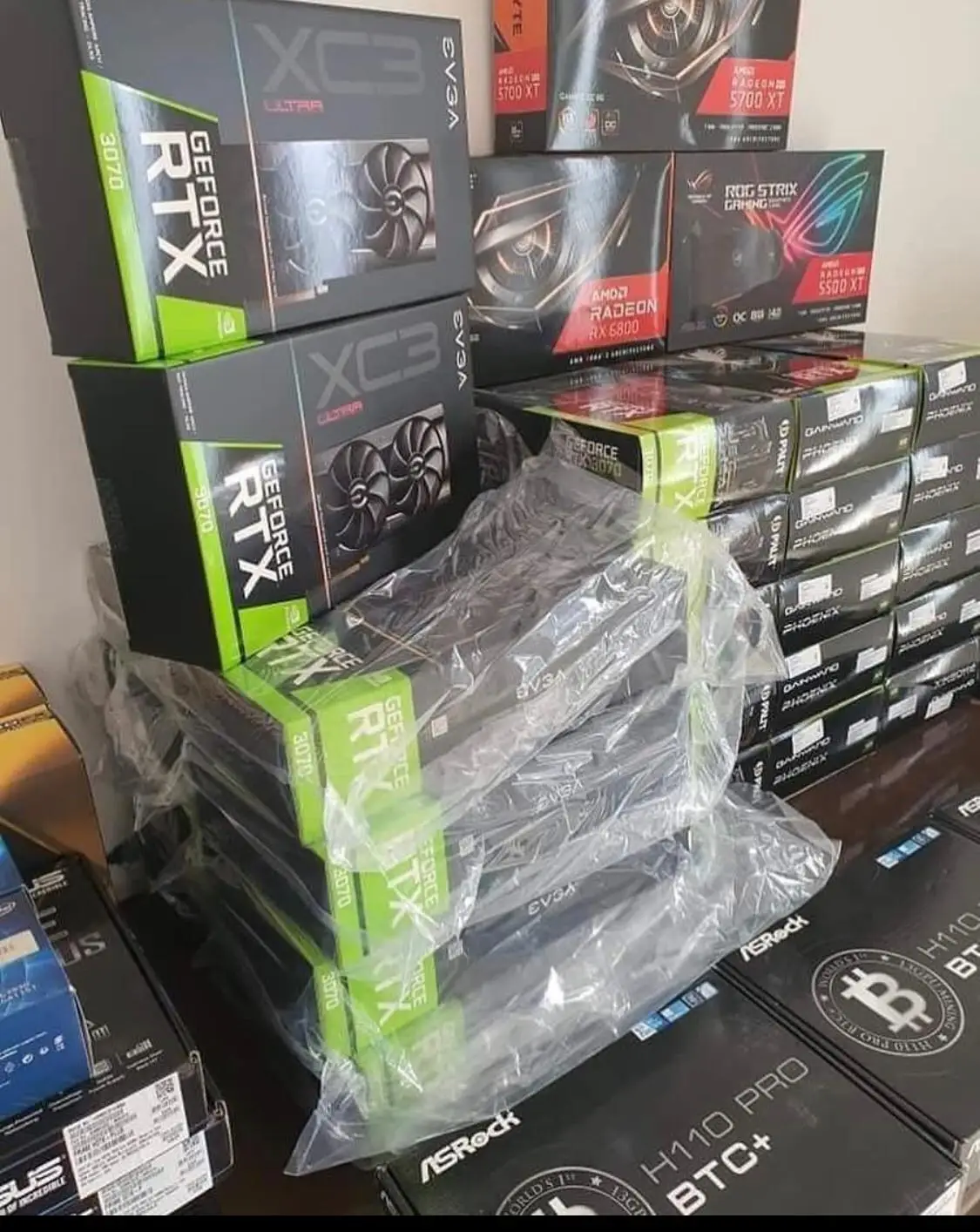 

Купите 2 и получите 1 бесплатную видеокарту GIGABYTE GeForce RTX 4090 GAMING OC 24G, абсолютно новая быстрая доставка