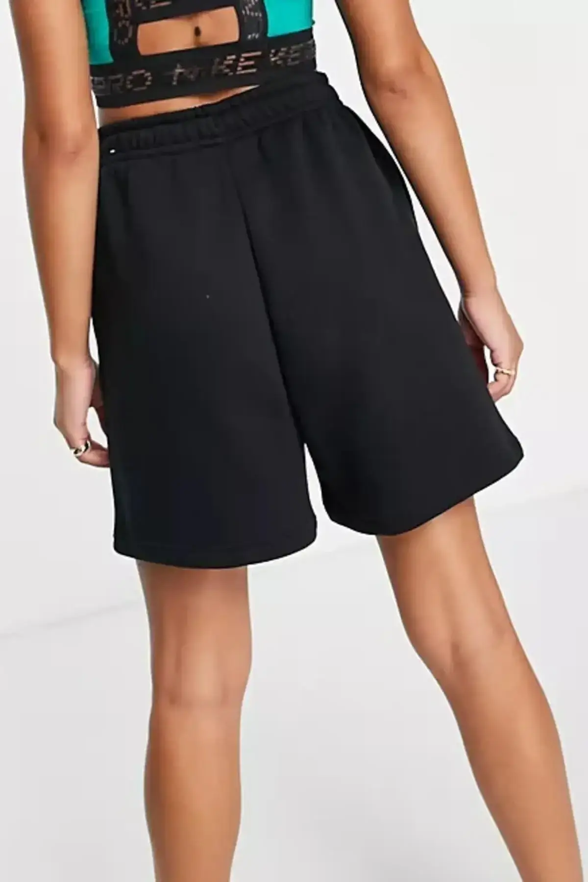 Nike Sportswear 2 Swoosh shorts