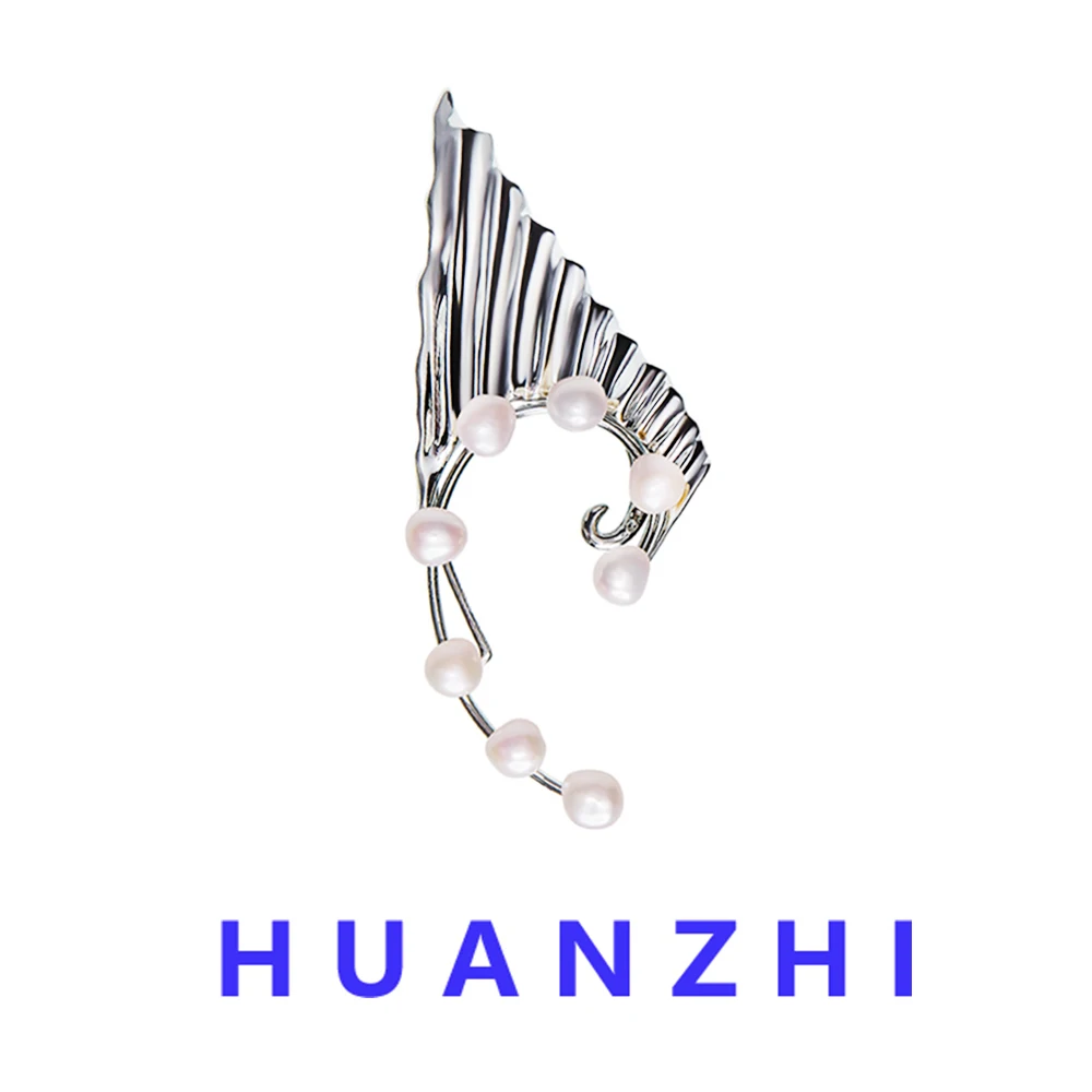 

HUANZHI 2022 новые преувеличенные серьги-гвоздики в виде рыбьего плавника с искусственным жемчугом серебряного цвета металлические серьги-руса...