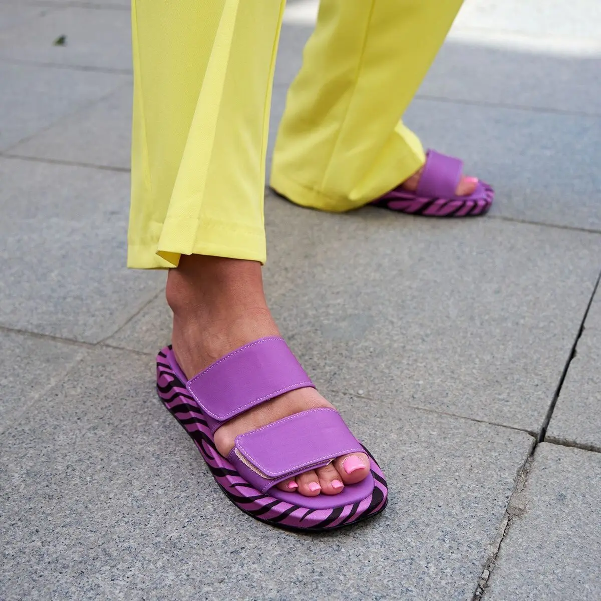 

Poshnmore Benat Zebra Sole Soft Flat Sole Double Band Adjustable Velcro Soft Padded Flat Sole Women's Slippers Purple Zebra Blac
