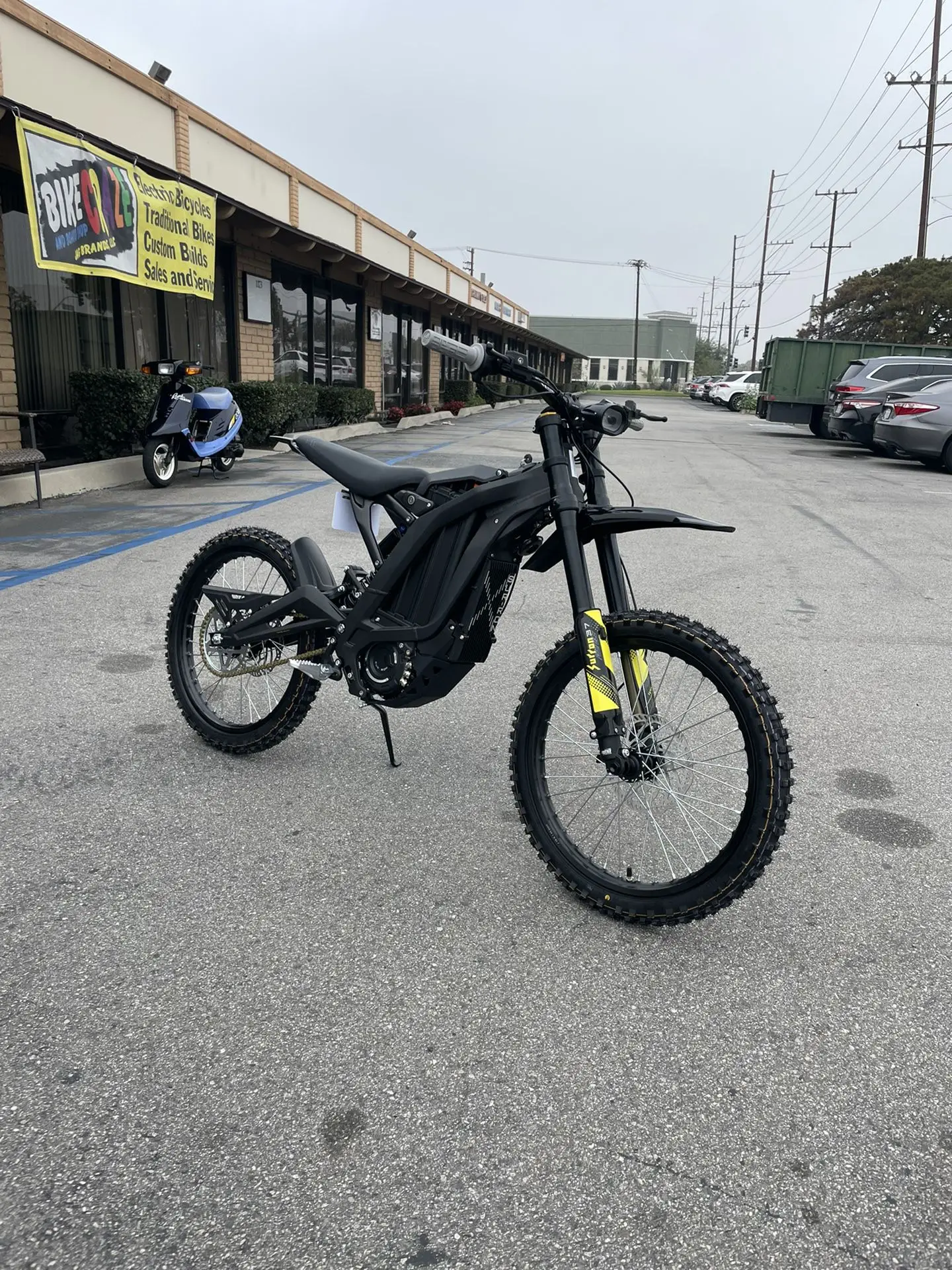 

SUMMER DISCOUNT SALES ON Surron 2023 Latest Version 60V 38.5ah Light Bee X Electric Dirt Bike