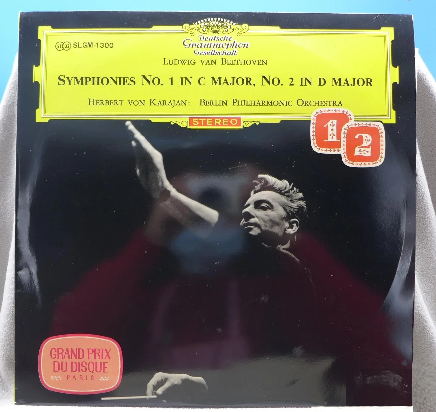 Old 33 RPM 12 inch 30 cm Vinyl Records LP Disc Karajan Conductor Beethoven No. 1 2 World Classic Music Used