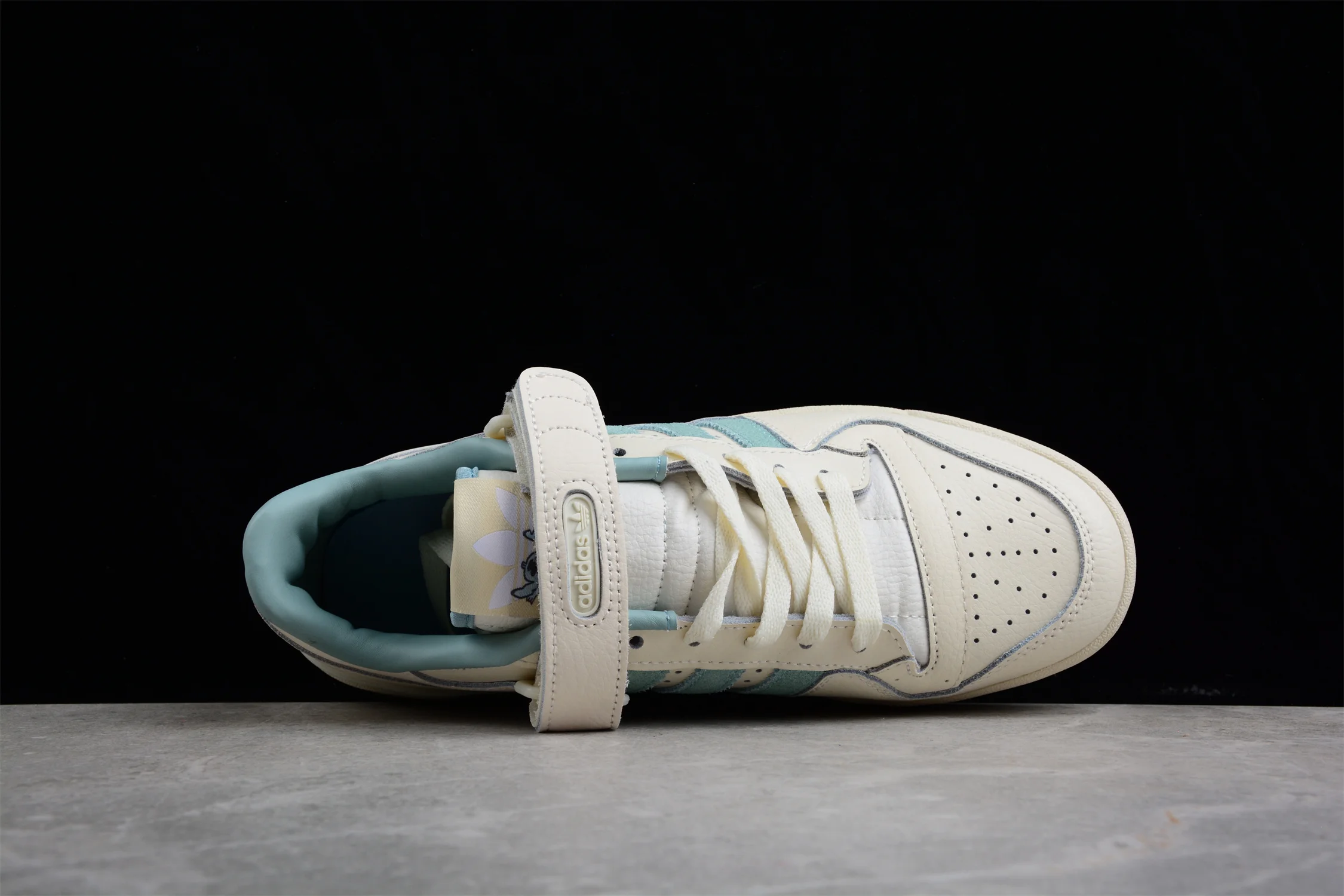 точная копия 1:1 КроссовКи Adidas Disney X AdidAs Forum Low &quotStitch" Спортивная Обувь Активного