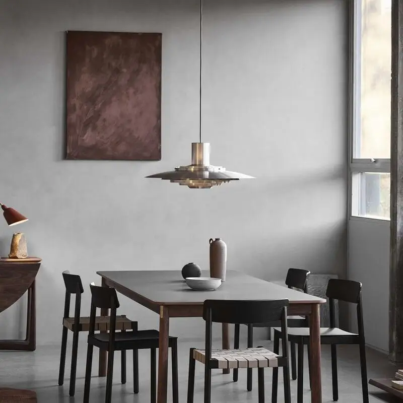 Подвесные светодиодсветодиодный светильники с изогнутой поверхностью в стиле