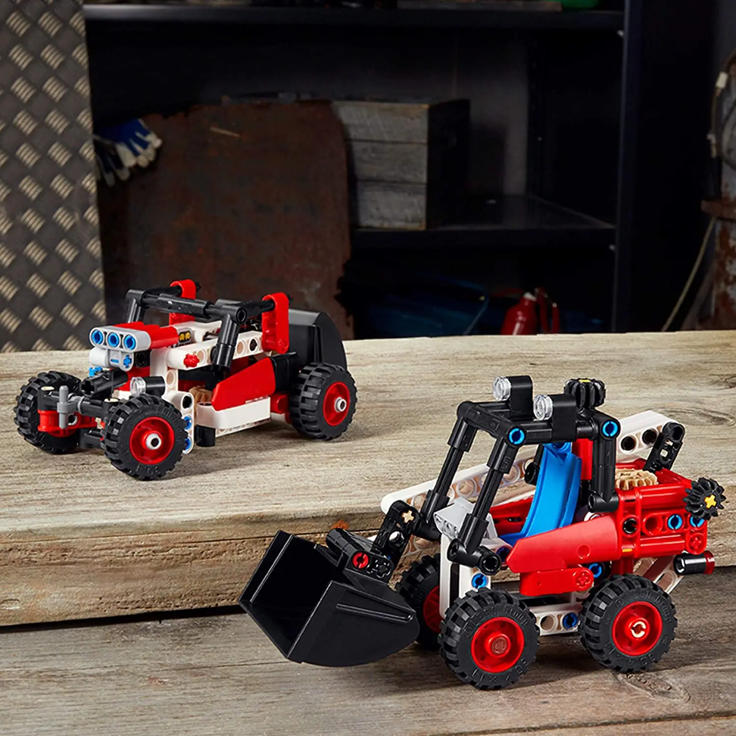 Погрузчик с бортовым поворотом LEGO Technic 42116 набор для строительства моделей детей