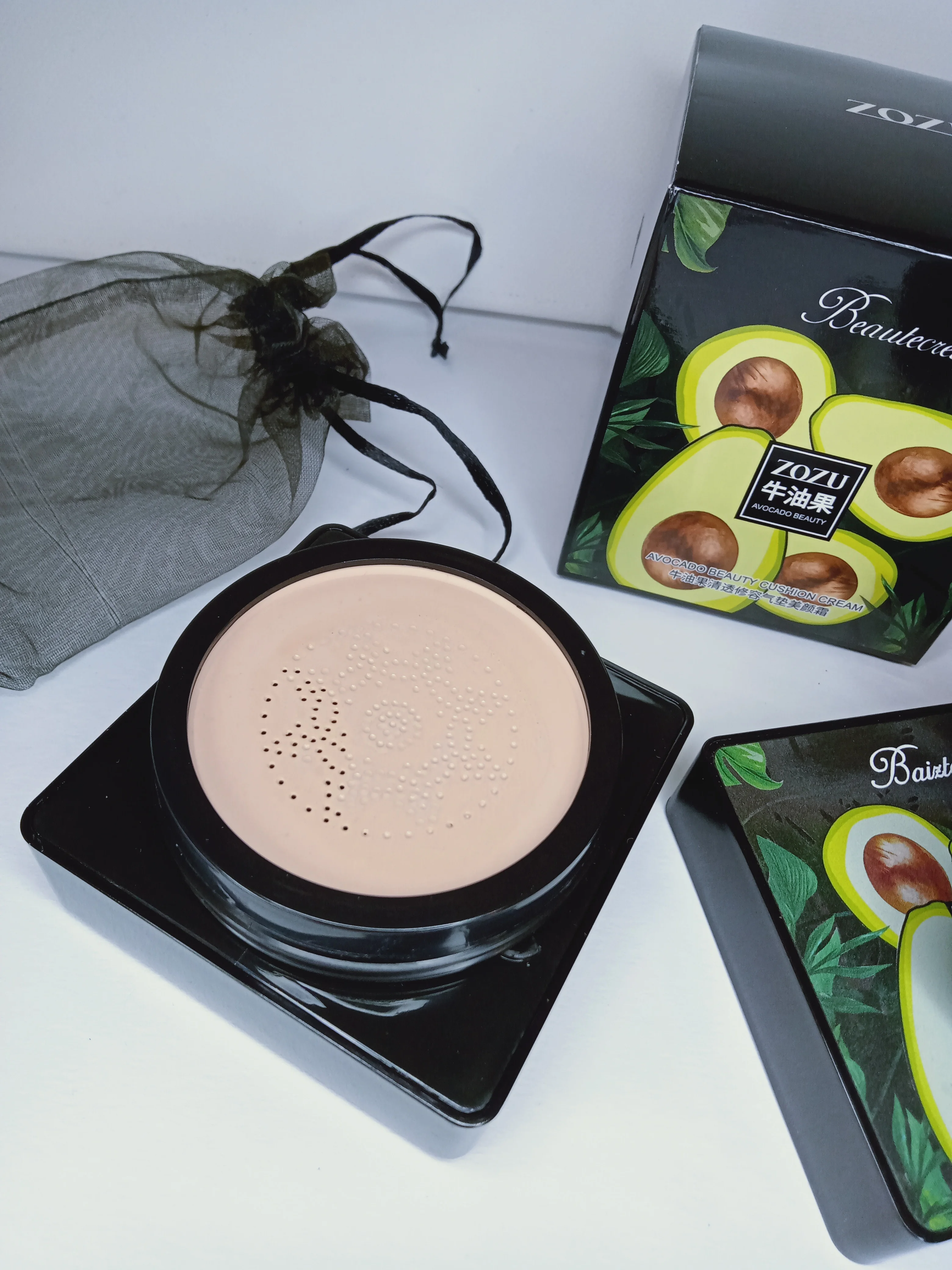 Кушон - тональный крем с экстрактом авокадо ZOZU/кушон со спонжем /Avocado