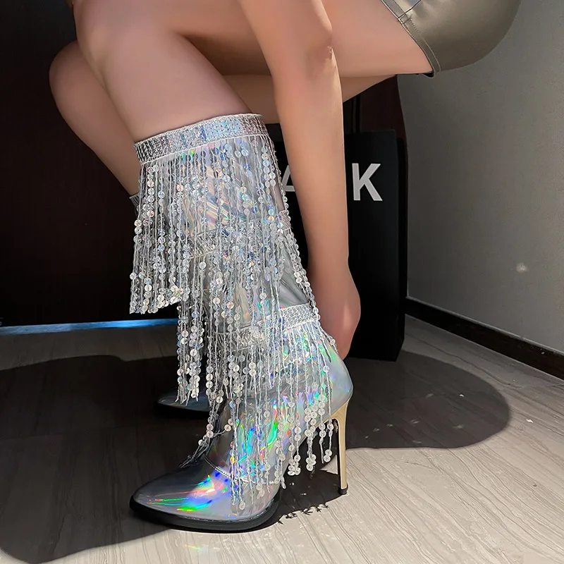 

Осенние модные серебристые блестящие женские сапоги до середины икры с бахромой и блестками, пикантные элегантные длинные сапоги с металлическим блеском на молнии