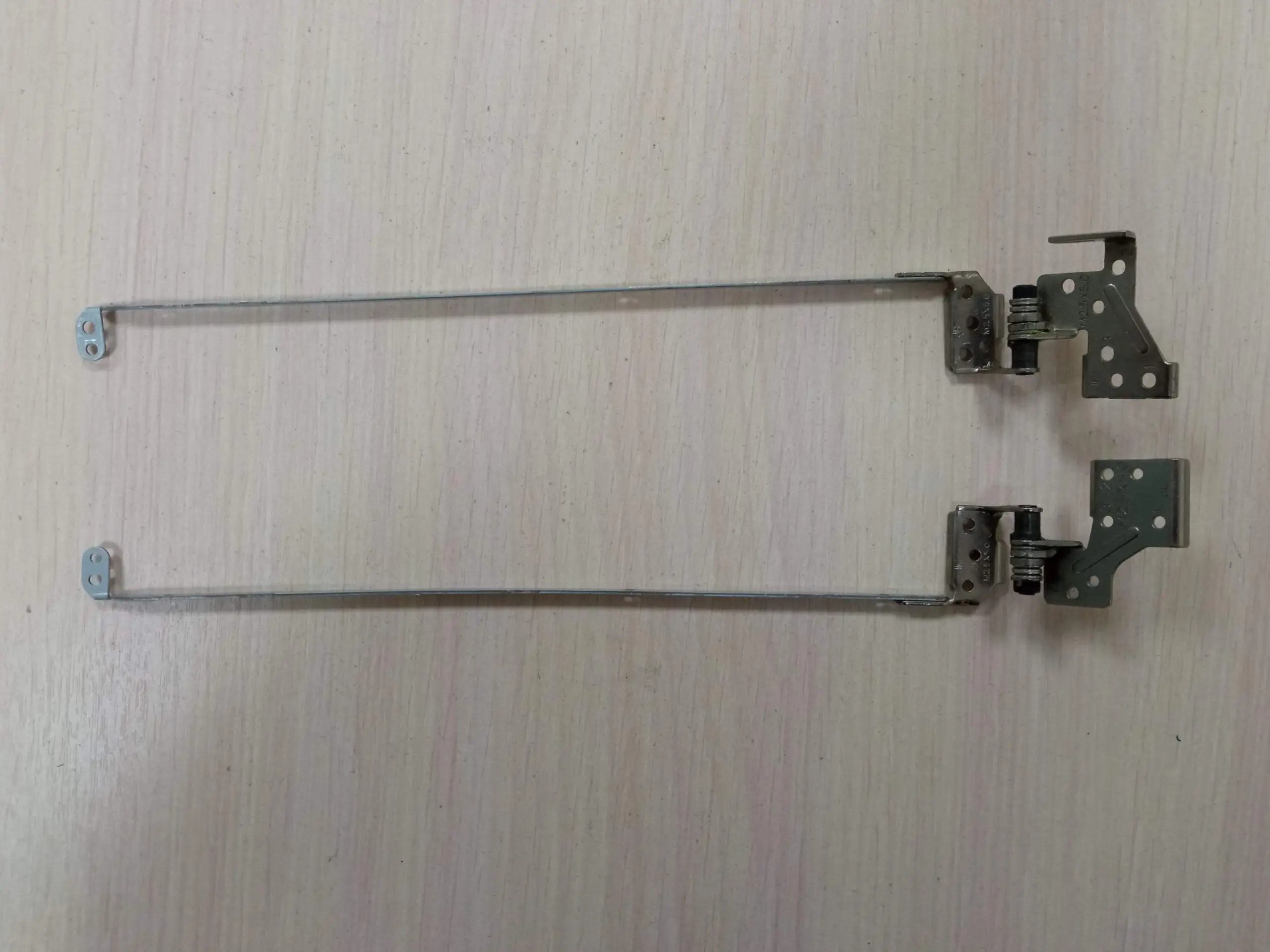 Петли Toshiba Satellite A660, C660, C665, P750, P755 (AM0H0000100, AM0H0000200)