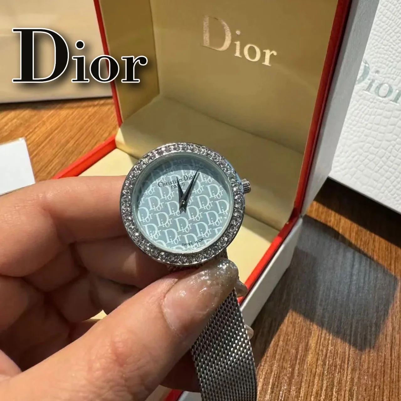 Часы Dior Простой дизайн Женские часы Легкие роскошные модные маленькие браслеты
