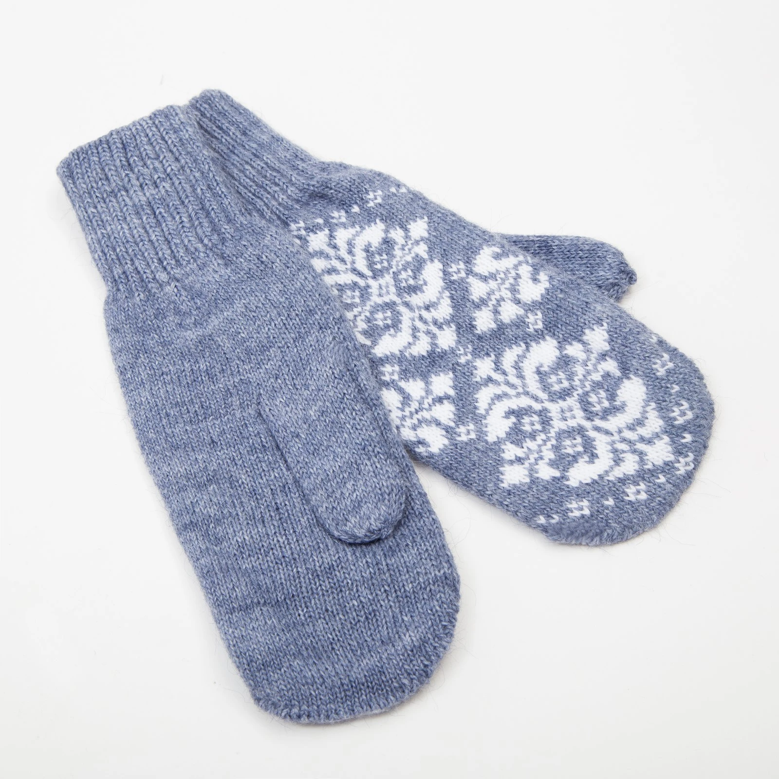 Разноцветные варежки. Варежки детские димка серые. Цвета варежек. Варежки рейма шерстяные. Бордовые варежки.