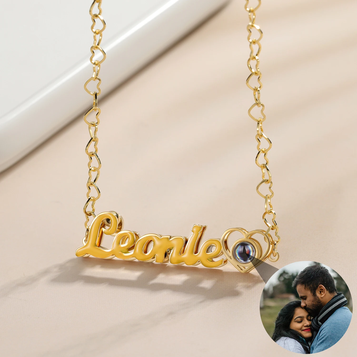 

Custom Enamel Name Projection Photo Necklace Personalized 18K Gold Plated Colorful Letter Pendant With Heart Chain Luxury Gift