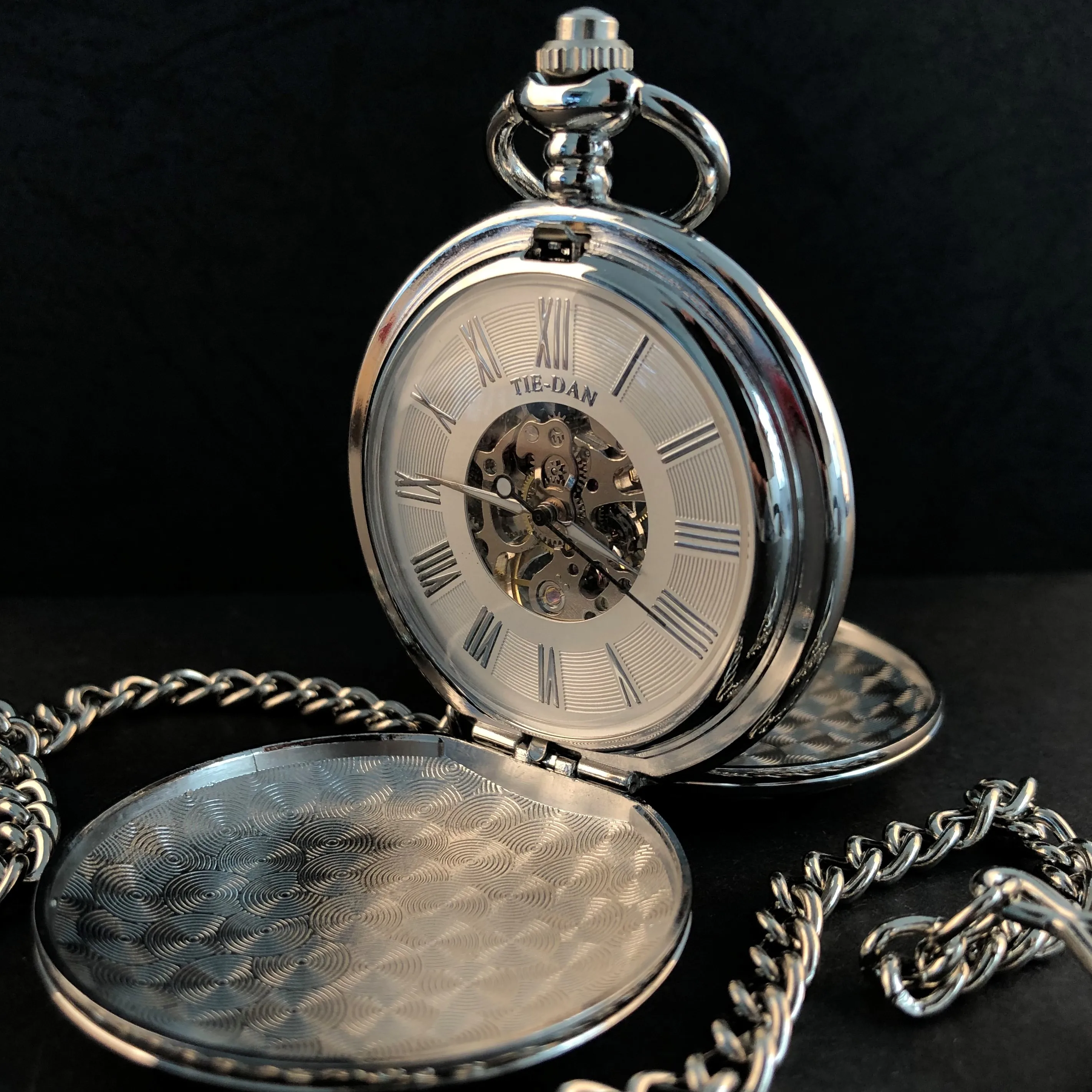 Silver Vintage Antique Mechanical Pocket Watches Steampunk Hand Wind Casual Men Women Pocket Watches Pendant with Chain Gifts