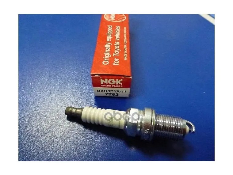 Свечи зажигания 3s fse д4. Свечи зажигания тойота 3sfe. Ngk bkr6eya. Тойота виста свечи. Toyota prius 30 свечной ключ.
