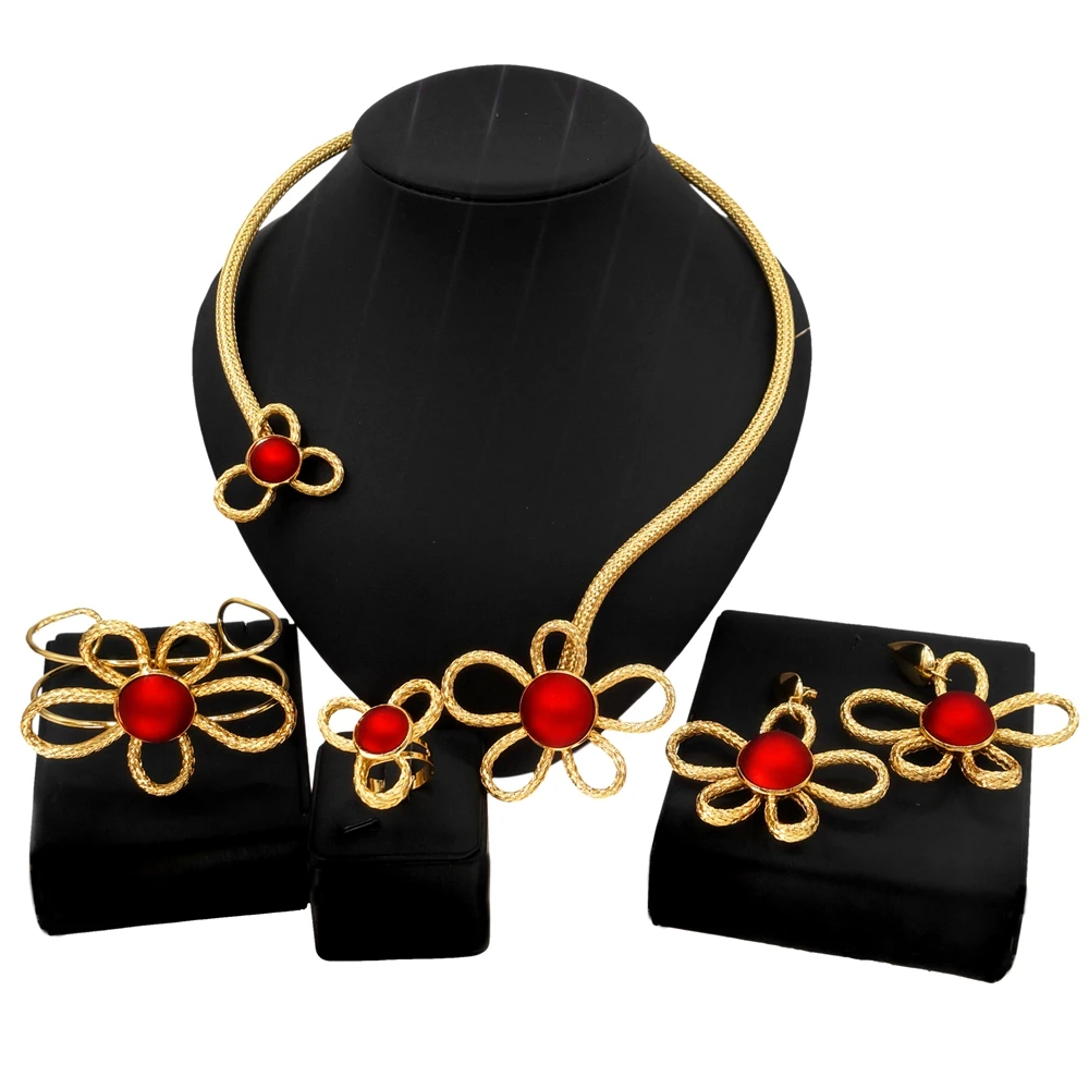 

Комплект из колье, серёг, кольца и браслета