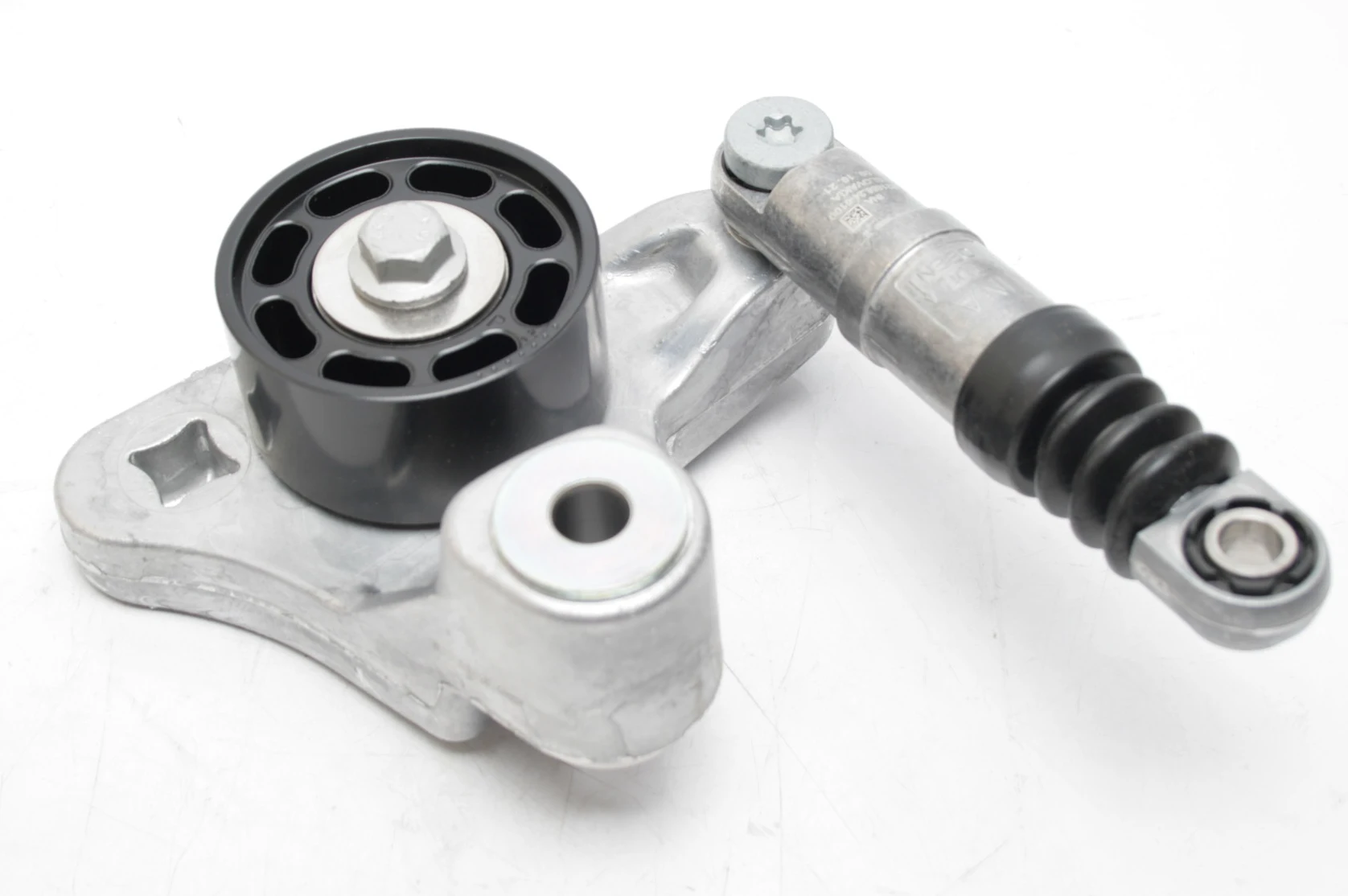 Натяжитель ремня крайслер. Ролик натяжной волга 31105 крайслер. 4. Натяжитель ремня dodge caravan 3. Натяжитель приводного ремня караван 2,4 2002.