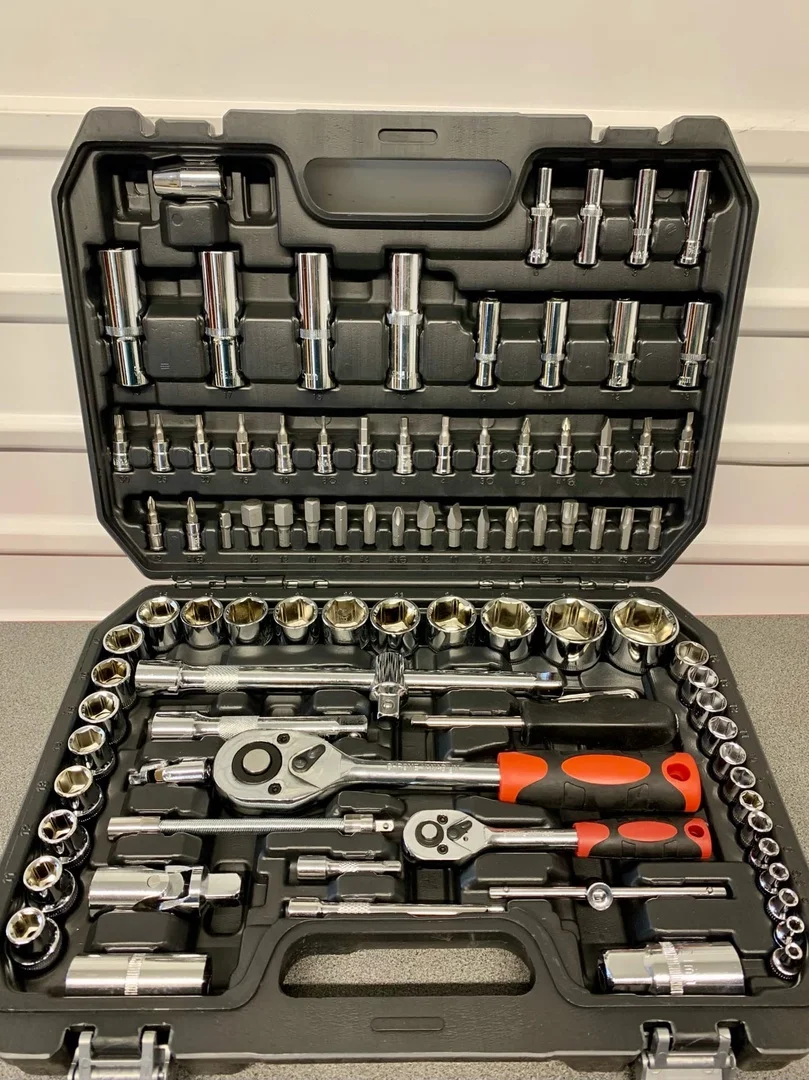 Набор инструментов для ремонта авто в чемодане кейсе инструменты ключи головки 94