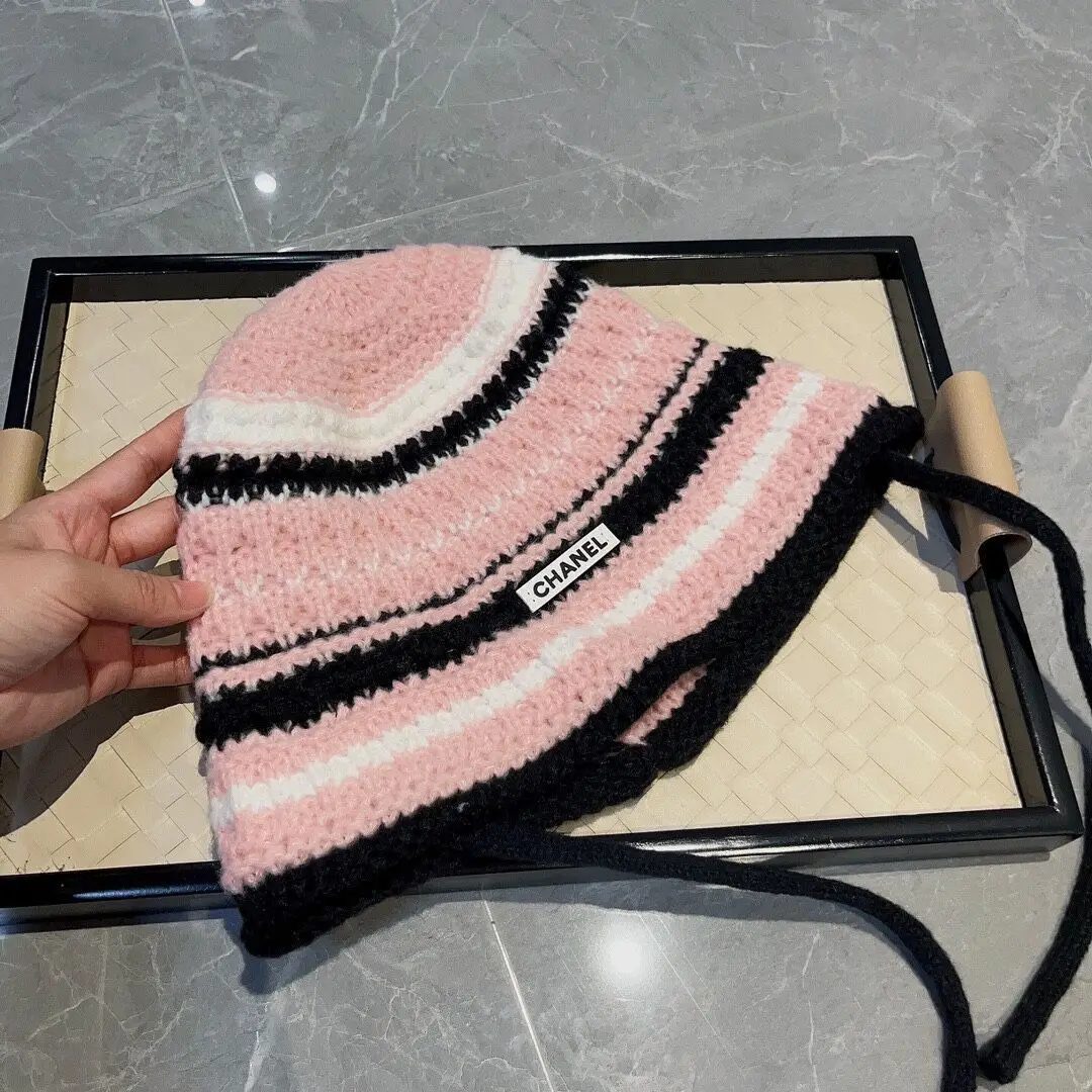 Трикотаж MiuMiu осень - зима шляпа 40% шерсть кролика 60%