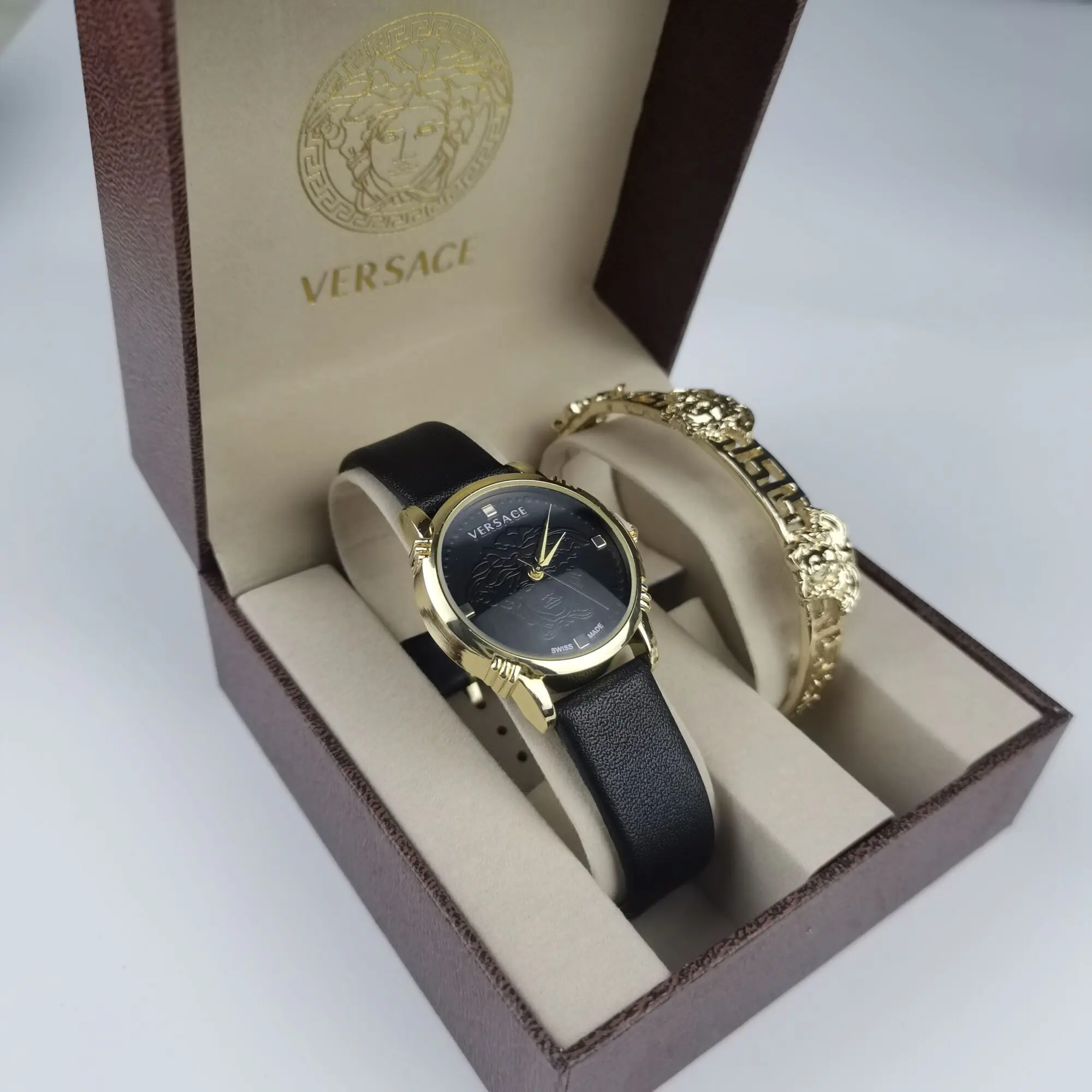 Женские кварцевые часы Versace новые европейские модные роскошные бренды ретро -