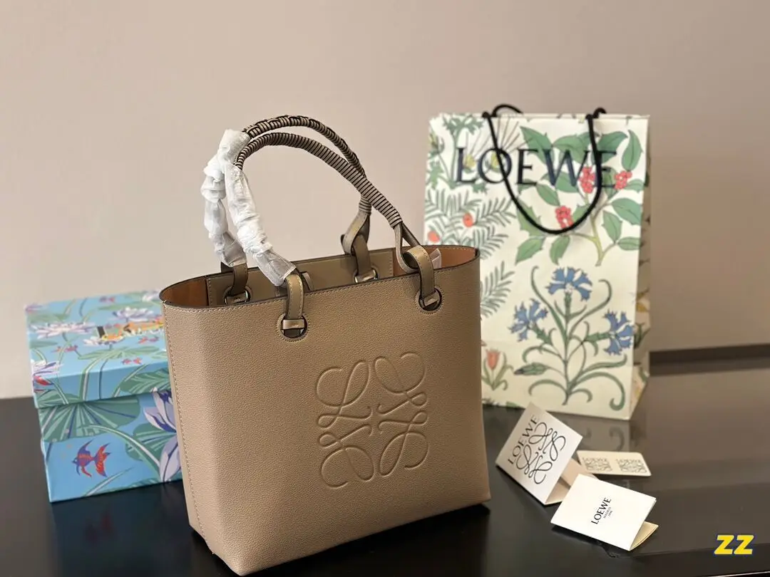 в стиле Loewe Вместительная женская сумка на ножках с плетеной ручкой через плечо 27