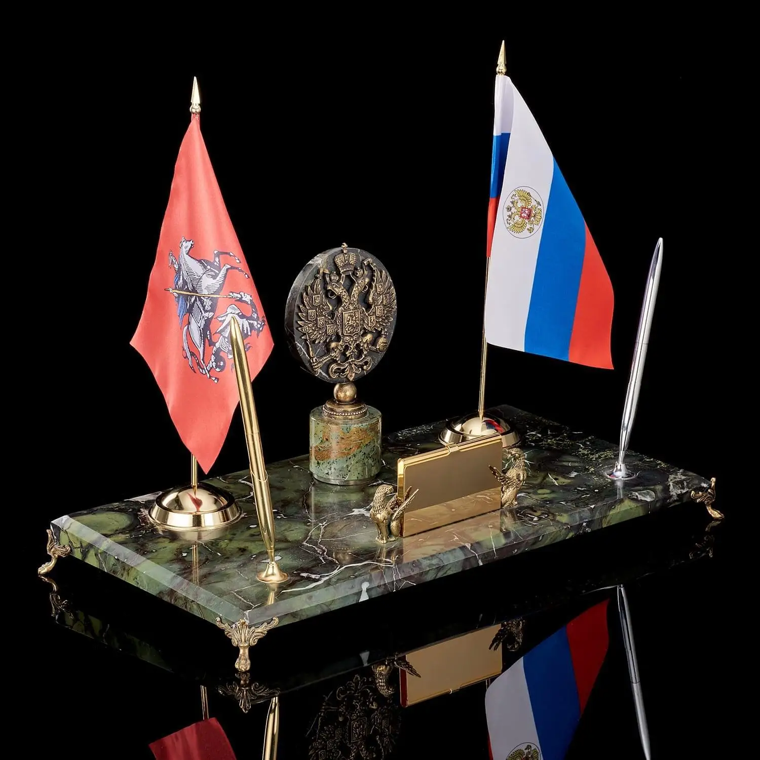 Рисунок 5 - Настольная визитница "Держава"
