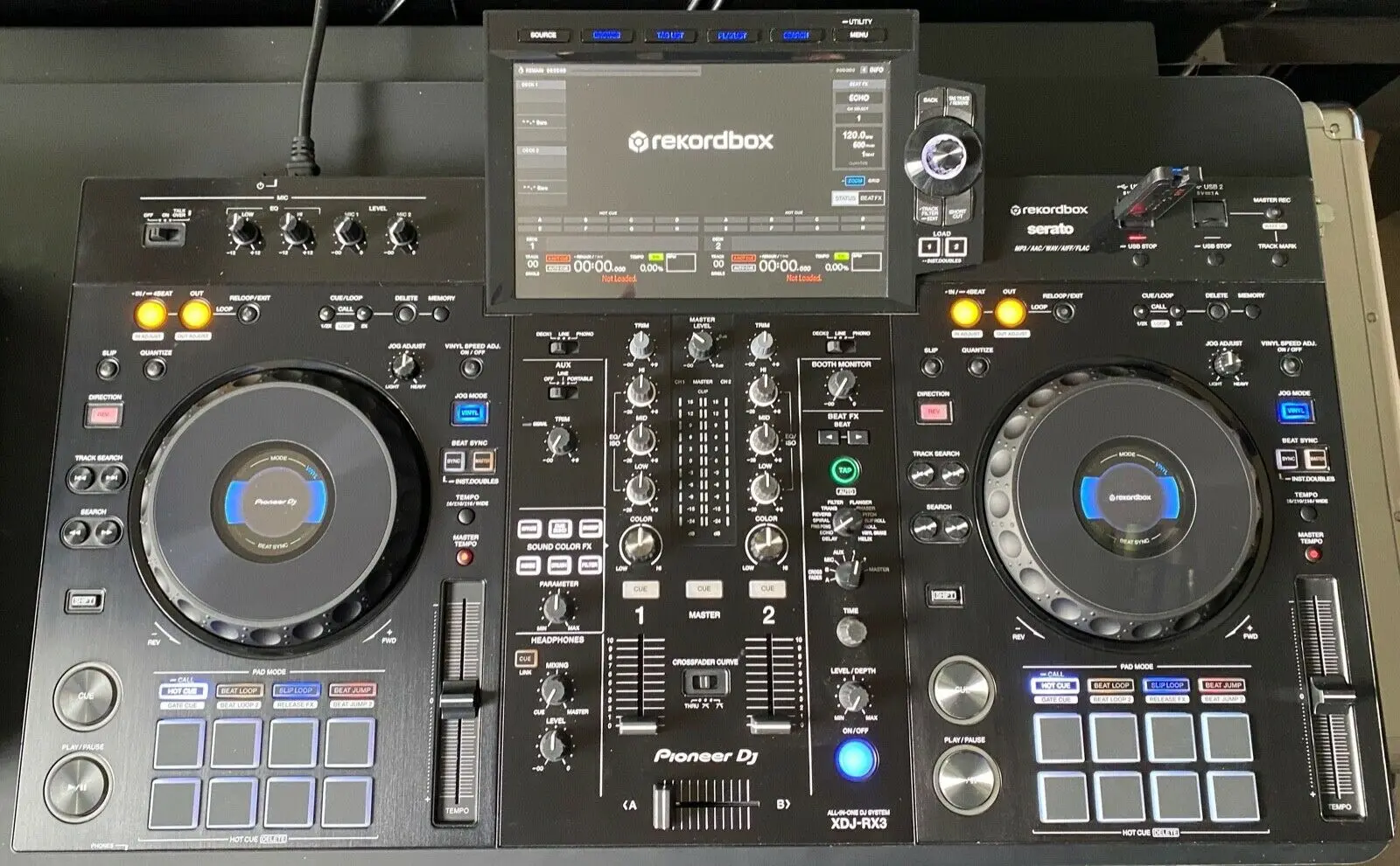 

Оригинальная герметичная DJ-система