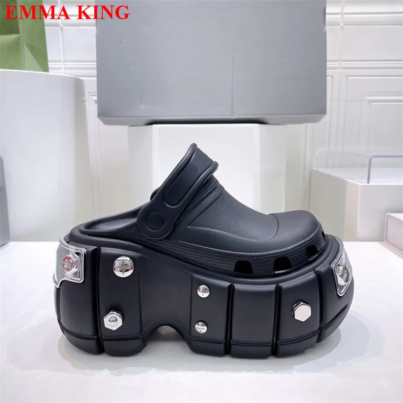 

New Men Women Thick Sole Platform Sandals Design Metal Rivet Hollow Out Slippers Non-slip Beach Slides Fashion Summer Shoes 2022
