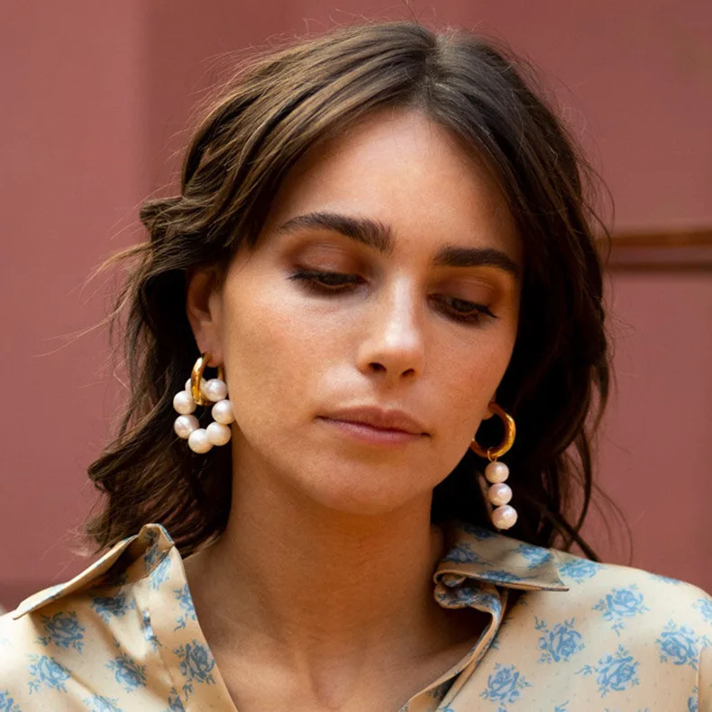 Серьги-кольца женские из 18-каратного золота с подвеской в виде капли