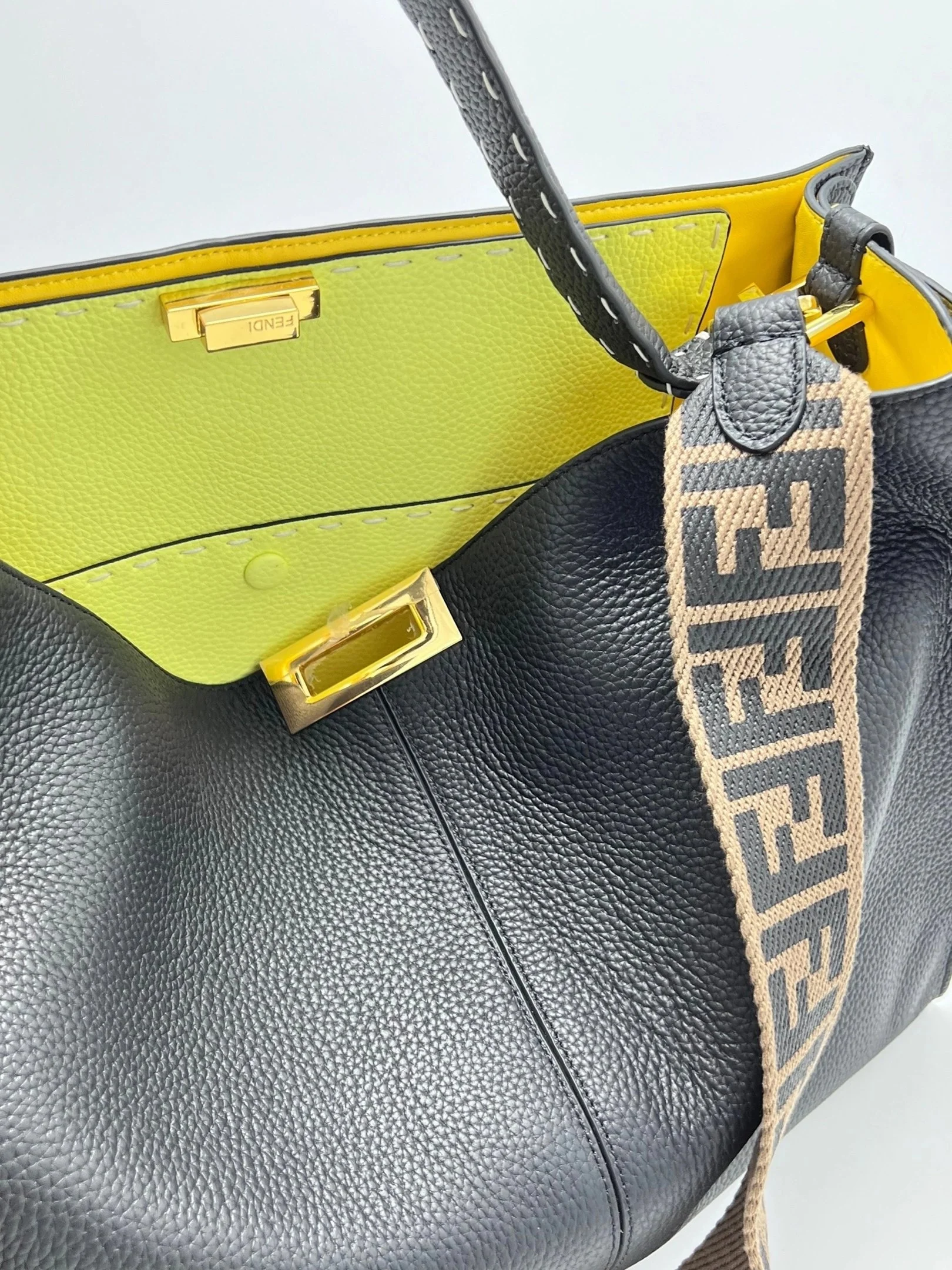 Рисунок 6 - Сумка на плечо, Сумка Fendi Peekaboo