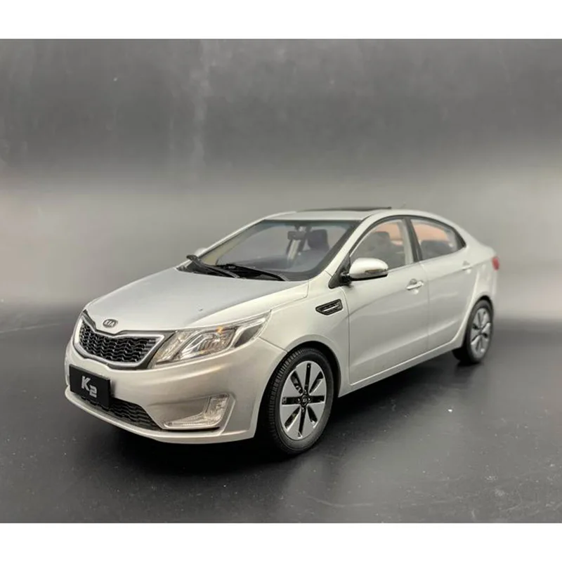 

1/18 Scale Dongfeng Yueda KIA K2 Sedan Alloy Car Model Ornaments