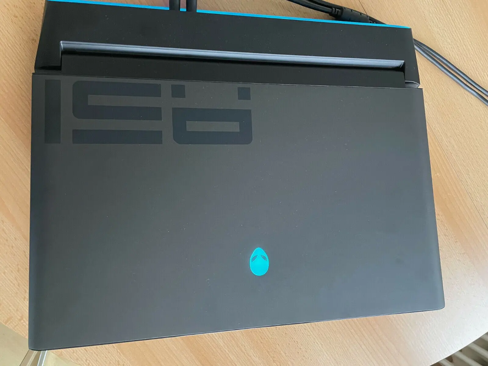 

DELLS Alienwares Area 51M I9 512GBSSD RAM 32GB RTX 2080 17.3" Screen