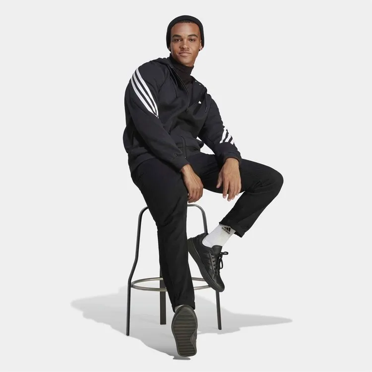 Рисунок 4 - Мужская толстовка в полоску Adidas