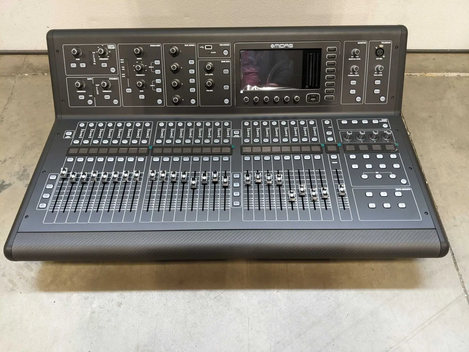 

END OF THE YEAR SALES Midas M32 Live Digital Mixer with Stage Box Bundle