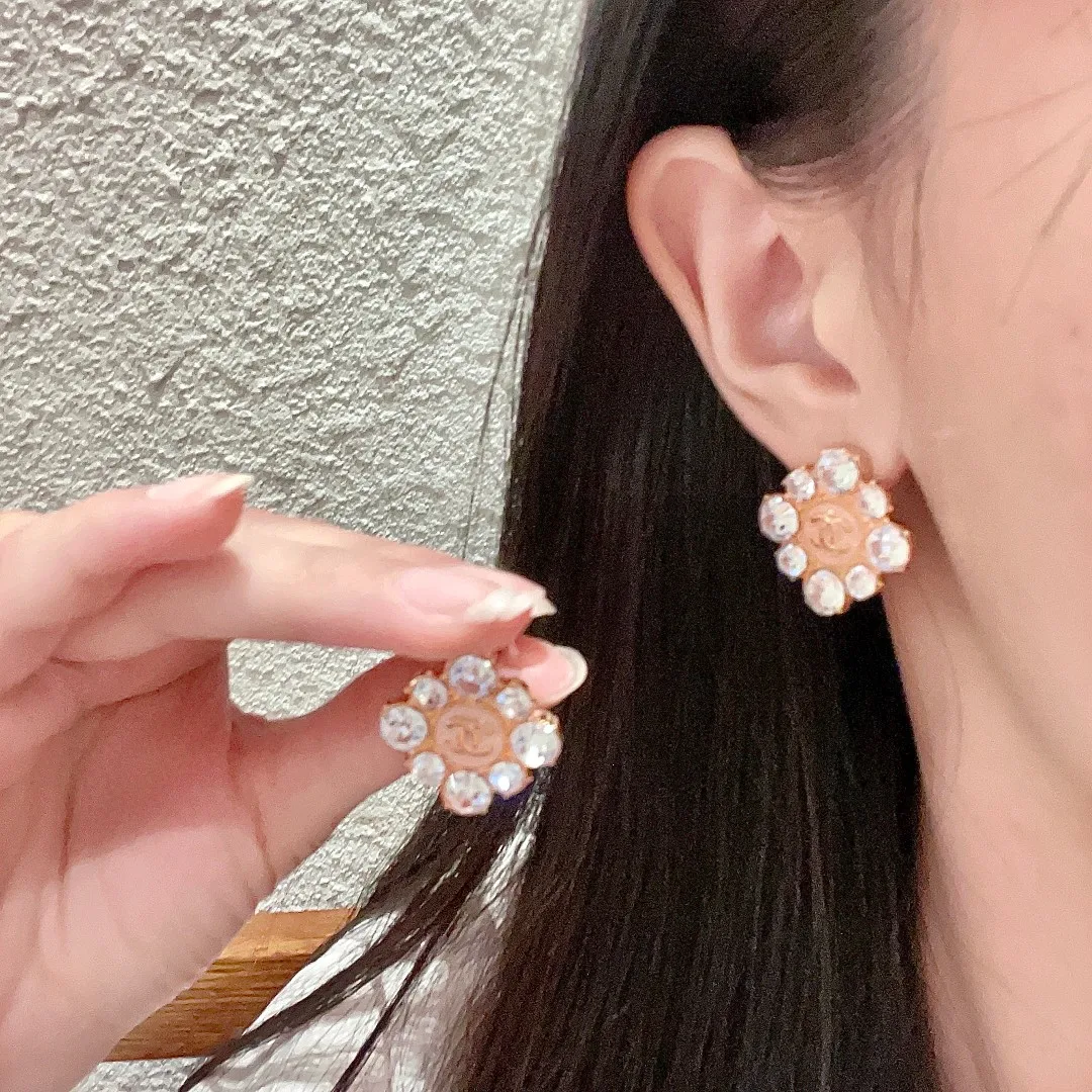 Классические простые женские серьги Chanel，модные и персонализированные