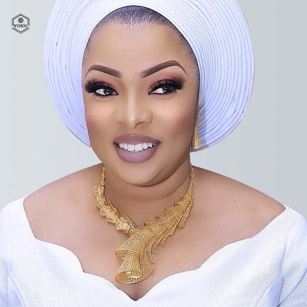 Fashion Woman Jewelry Set Dubai Gold Plated Personality Necklace Hollow Layer Design Suitable For Daily Wear Banquet Gifts SYHOL