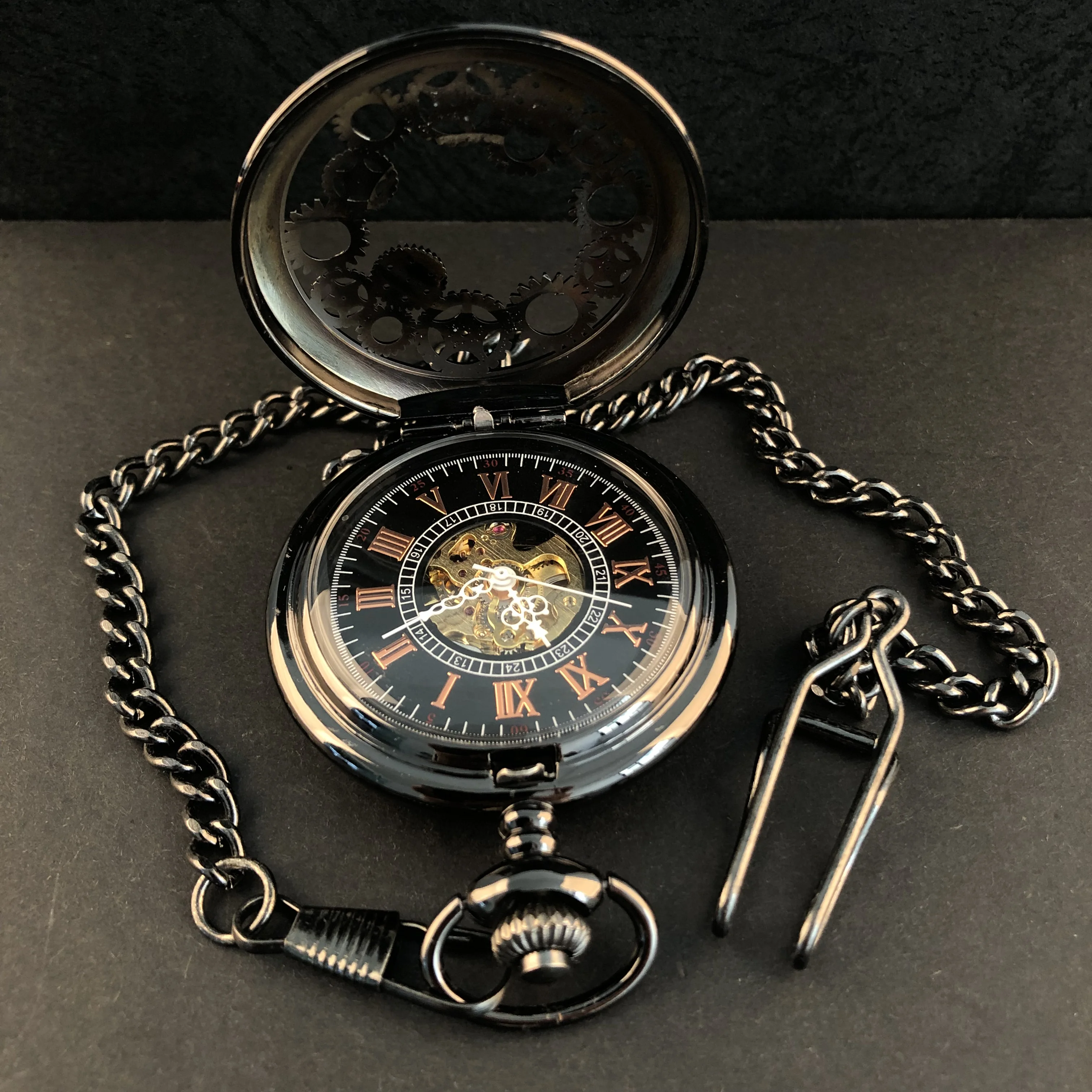 Black Exquisite Unquie Design Gear Hollow Mechanical Minimalist Pocket Watches For Men Women Necklace Pendant with Chain Gifts