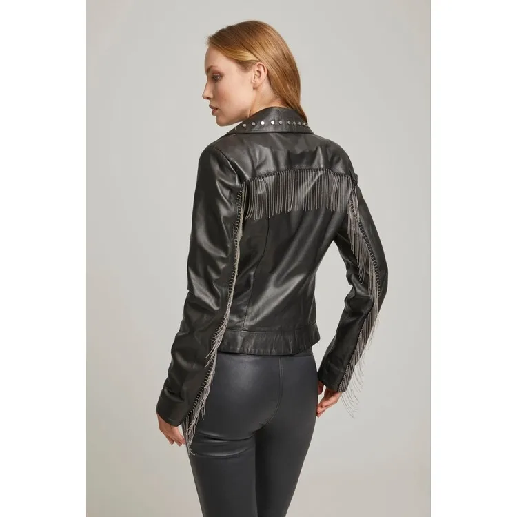 Рисунок 3 - Черные женские кожаные пальто 