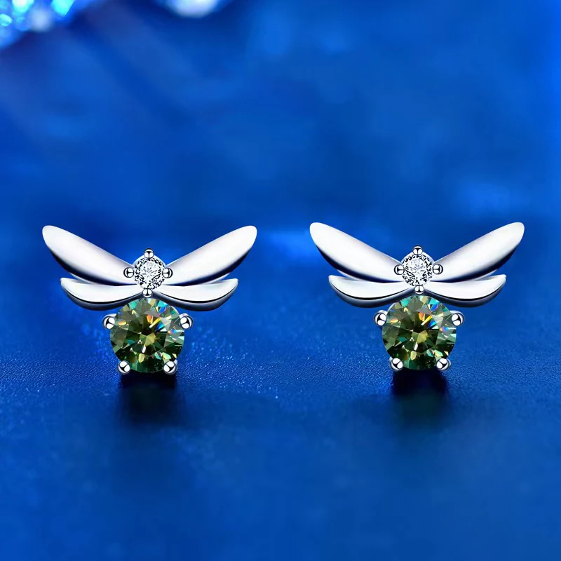 

Trendy 0.5ct 5mm Green Color VVS1 Moissanite Bee Stud Earrings for Women 925 Sterling Silver Plated White Gold Diamond Earrings