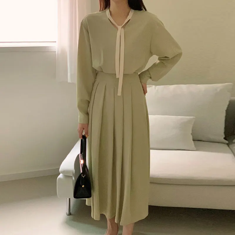 

Clothland Women Elegant Bow Tie Pleated Dress V Neck Back Button Long Sleeve High Waist Female Midi Dresss Vestido QB384