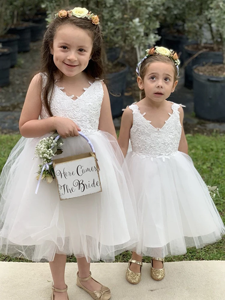 Кружевное пышное платье цвета слоновой кости с цветочным принтом и поясом