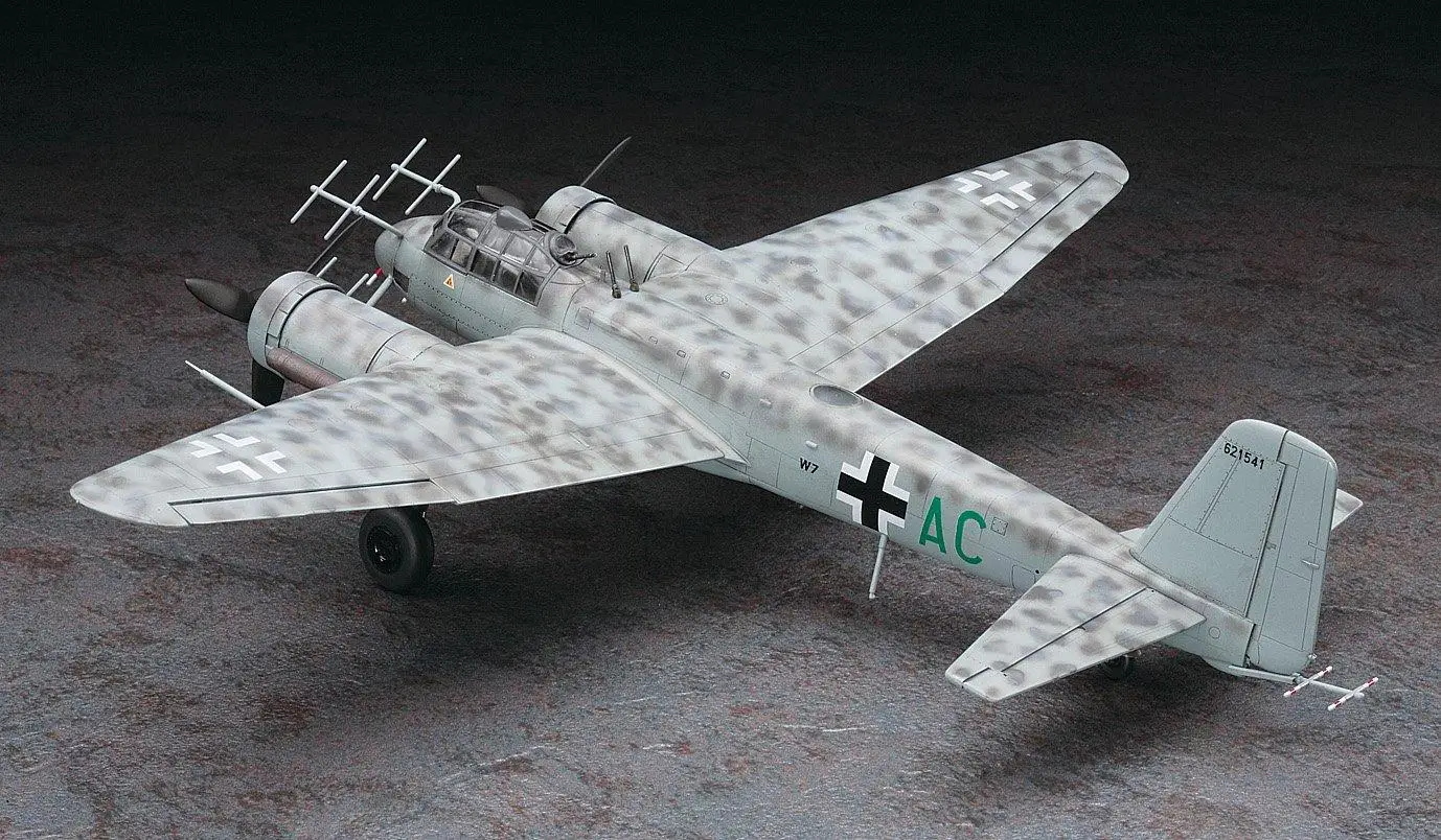 Модель самолёта Hasegawa Luftwaffe Junkers Nachtjaeger E32 1/72 Ju88G-6 |