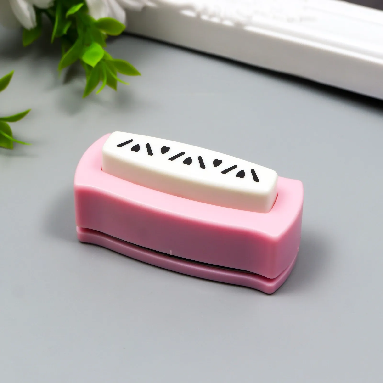 Рисунок 3 - Набор фигурных дыроколов в сундуке