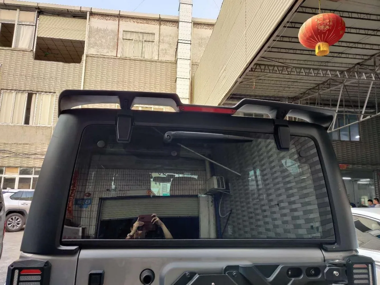 

SXMA Tailplane Rear Roof Tail Spoiler Tailplane Spoiler Wing with Taillight Turn Signal and Brake Light for Jeep Wrangler JL 18+