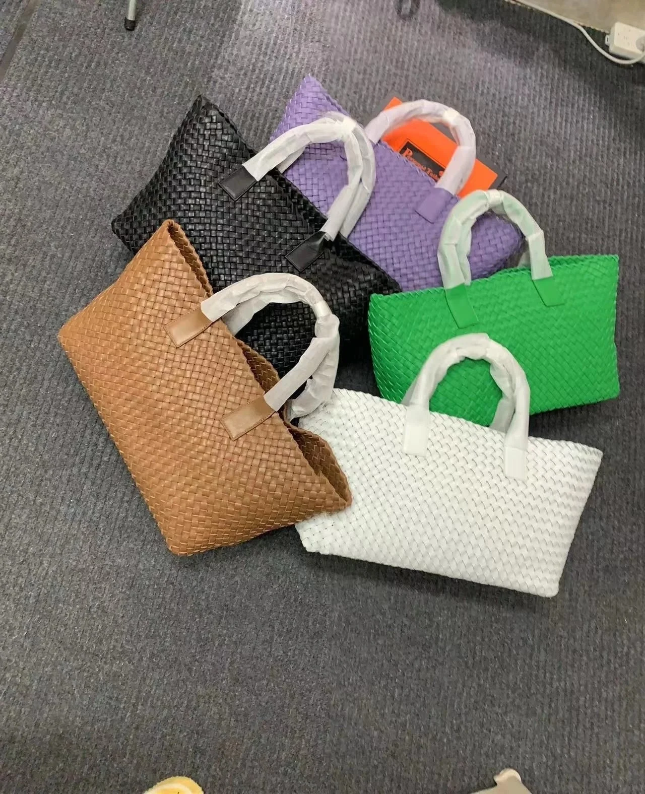 Рисунок 2 - Сумка Bottega Veneta Cabat